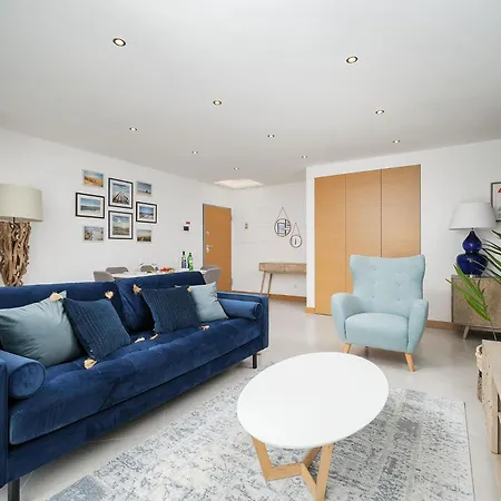 Elegant In By Ideal Homes Apartment *
